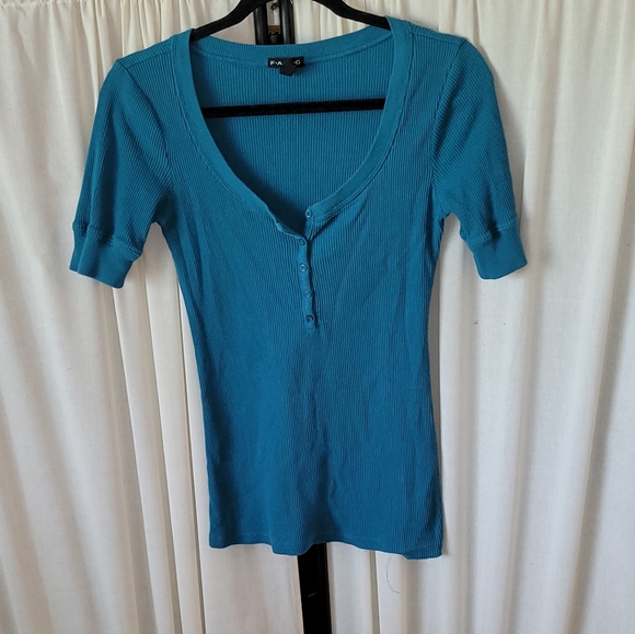 FANG Tops - Fang size large short sleeve shirt/top, good condition